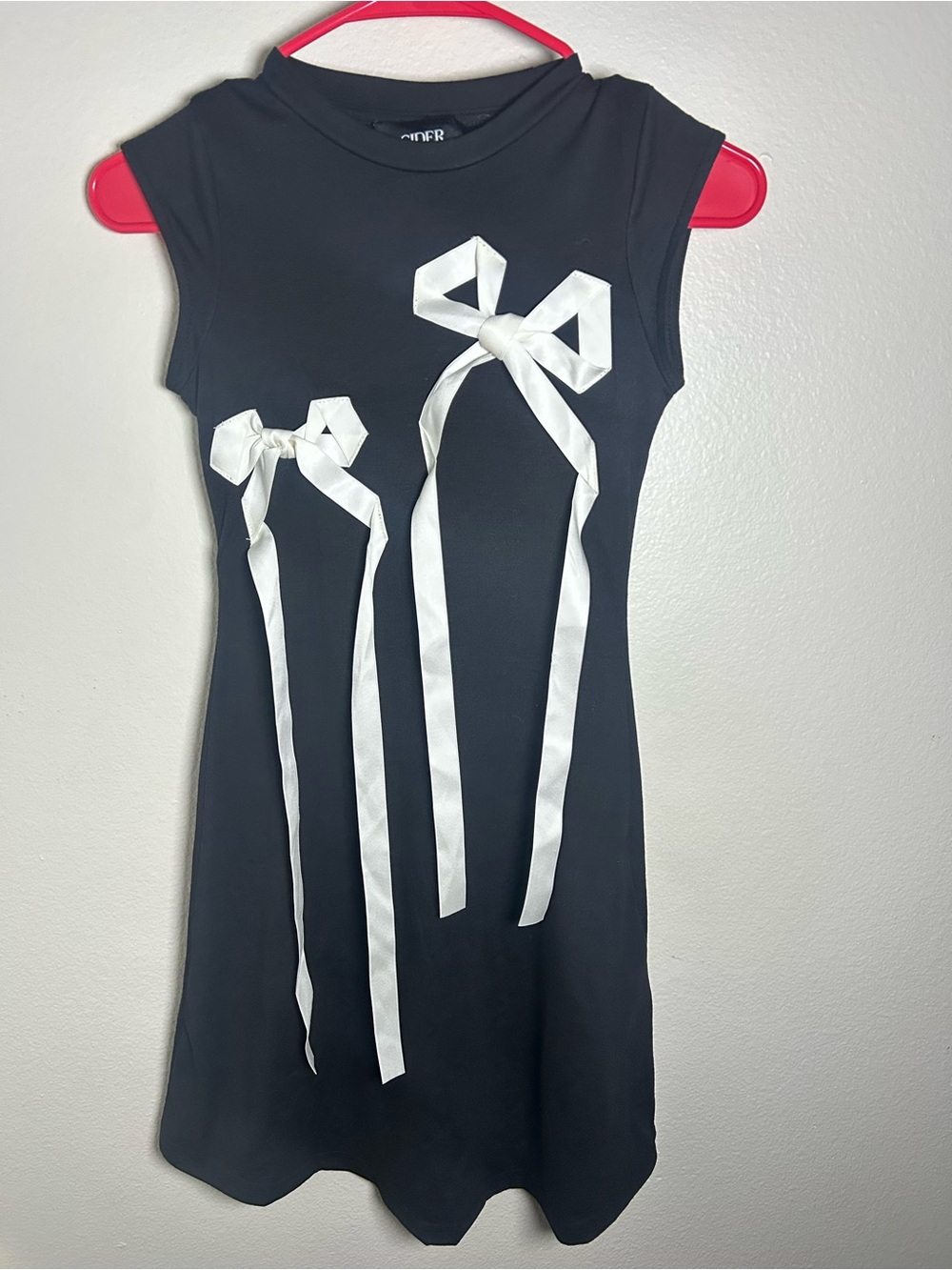 Cider Black Top with White Ribbon Bows